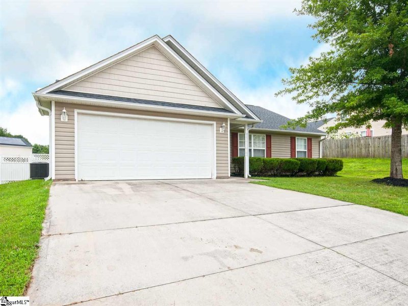 Property image 3 at 6 Pondsbury Court, Taylors, SC 29687