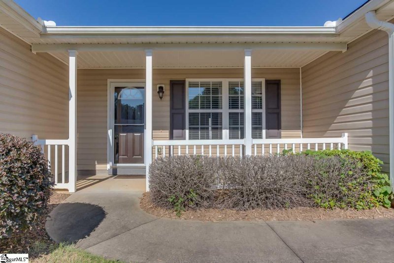 Property image 2 at 24 Landing Lane, Simpsonville, SC 29681