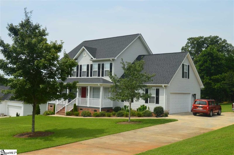Property image 2 at 121 Saddlebrook Avenue, Pickens, SC 29671