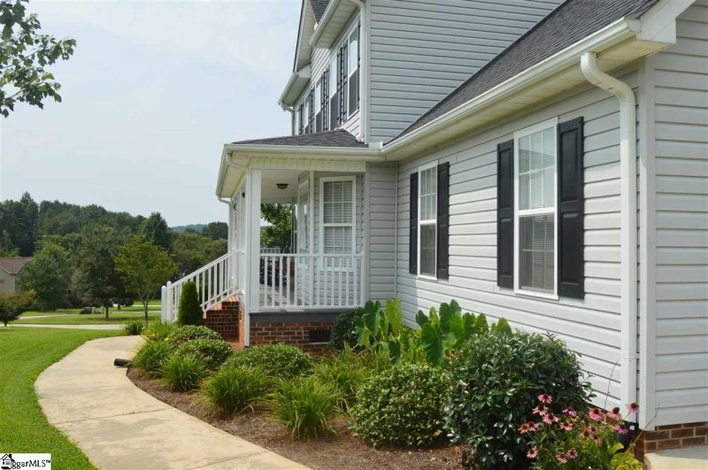 Property image 3 at 121 Saddlebrook Avenue, Pickens, SC 29671