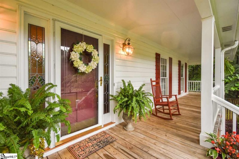 Property image 3 at 5 Oak Brook Way, Taylors, SC 29687