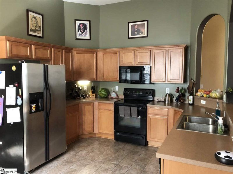 Property image 2 at 102 Roberts Hill Drive, Taylors, SC 29687