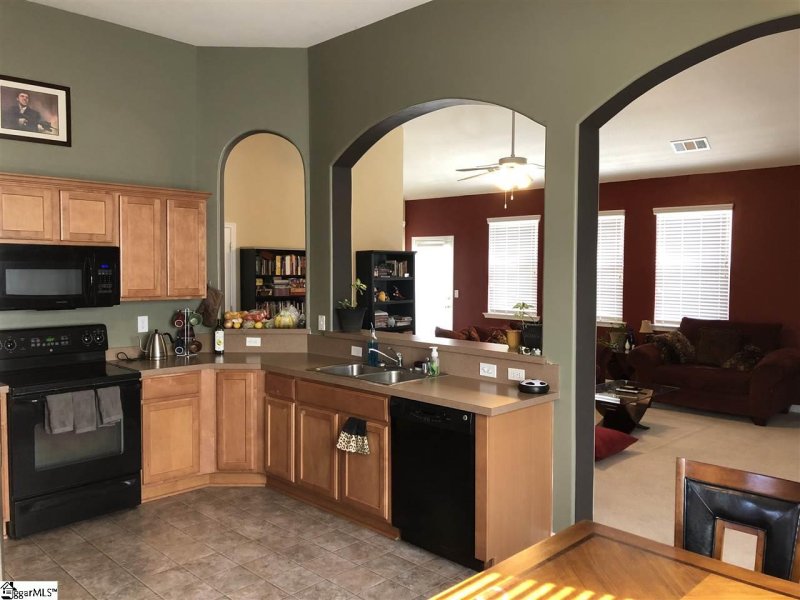 Property image 3 at 102 Roberts Hill Drive, Taylors, SC 29687