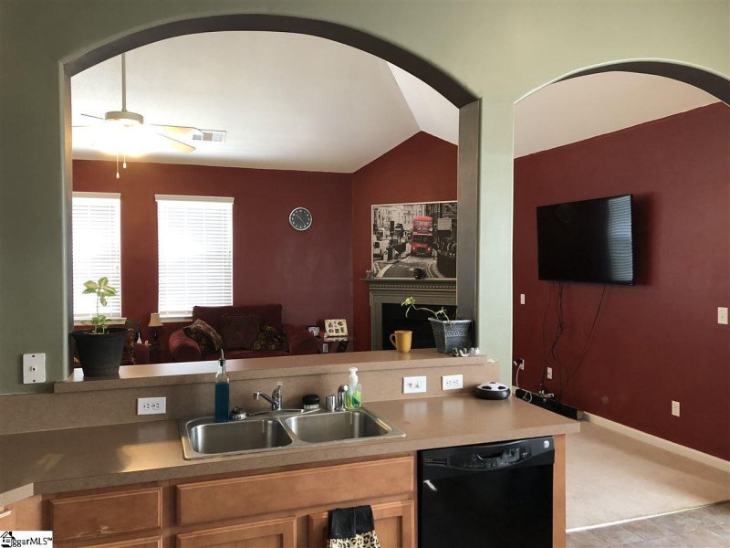 Property image 4 at 102 Roberts Hill Drive, Taylors, SC 29687