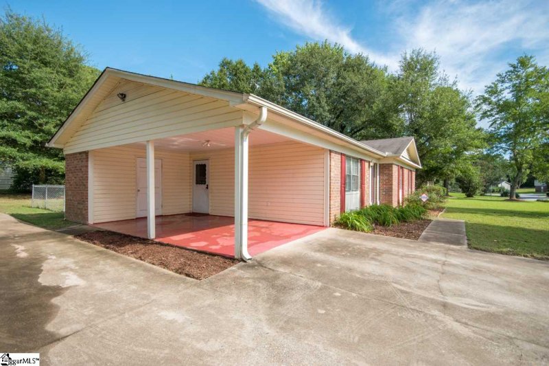 Property image 3 at 120 Sheffield Drive, Piedmont, SC 29673