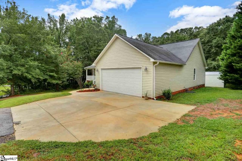 Property image 3 at 311 Willow Drive, Piedmont, SC 29673