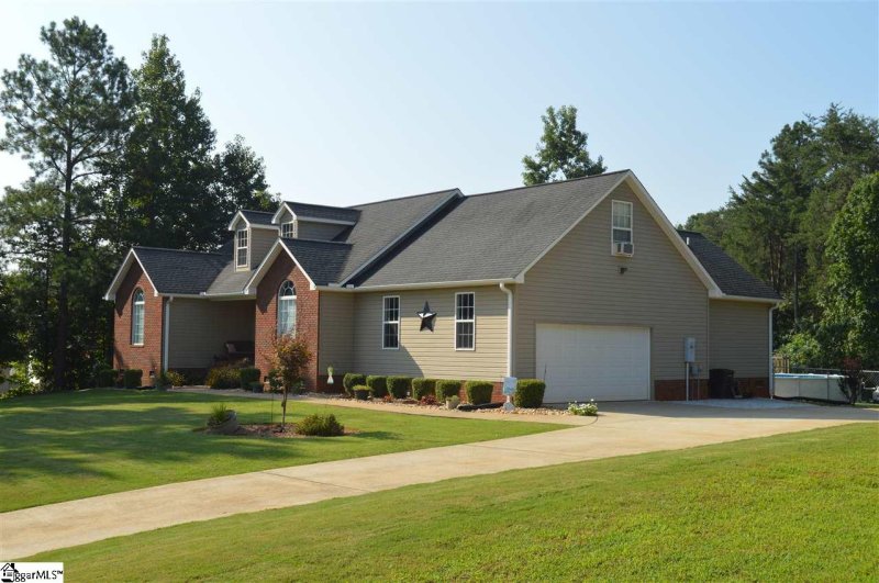 Property image 2 at 129 Ridgeland Drive, Six Mile, SC 29682