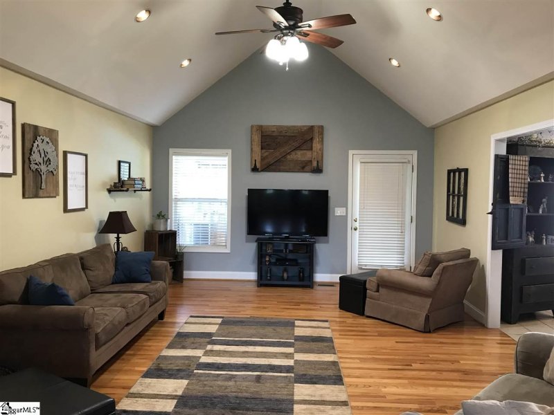 Property image 5 at 129 Ridgeland Drive, Six Mile, SC 29682