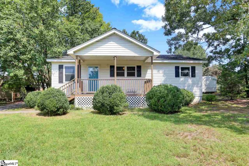 Property image 2 at 22 Maywood Drive, Taylors, SC 29687