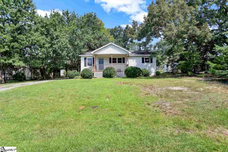 Property image 3 at 22 Maywood Drive, Taylors, SC 29687