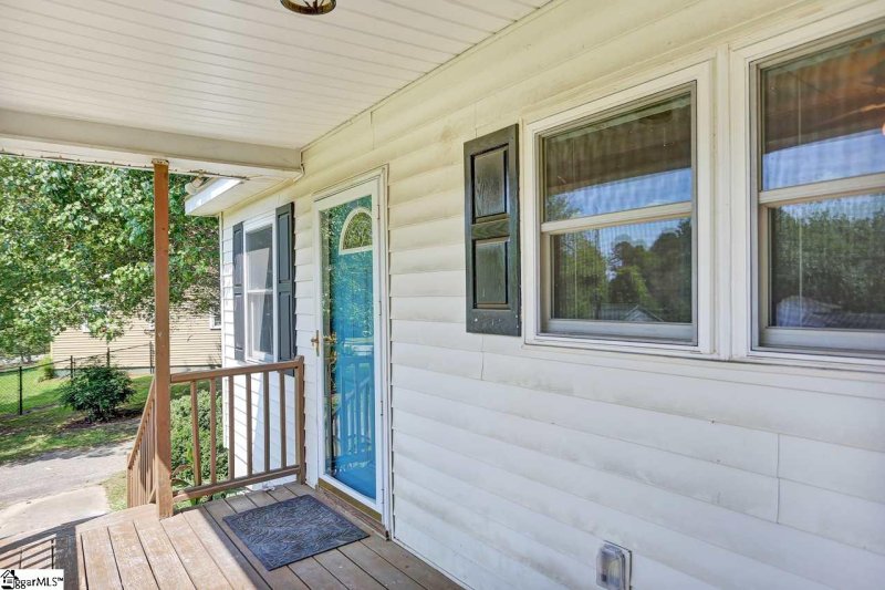 Property image 4 at 22 Maywood Drive, Taylors, SC 29687