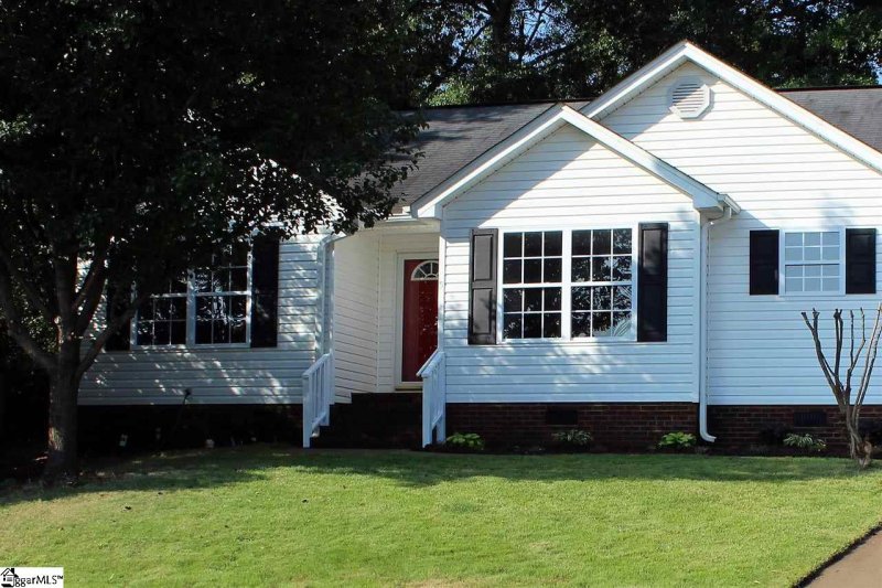 Property image 2 at 5 Wood Spring Court, Greer, SC 29651-3954