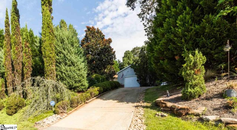 Property image 2 at 12 S Valley Lane, Greenville, SC 29611