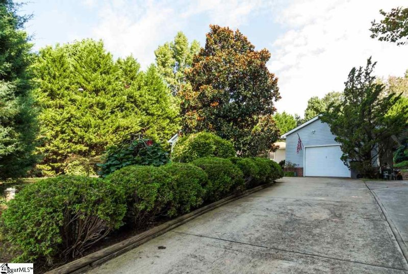 Property image 3 at 12 S Valley Lane, Greenville, SC 29611