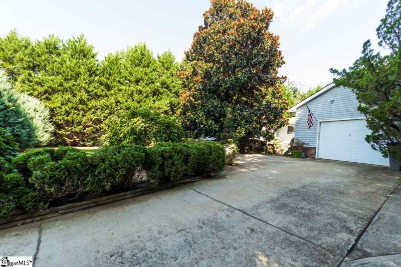 Property image 4 at 12 S Valley Lane, Greenville, SC 29611