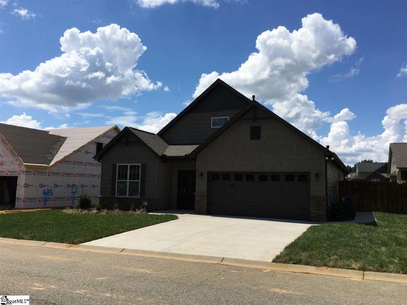 Property image 2 at 810 LYNSHIRE Lane, Moore, SC 29369