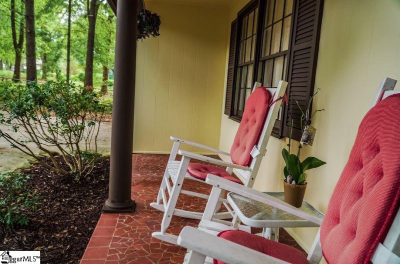 Property image 3 at 102 Lakewood Circle, Greer, SC 29651