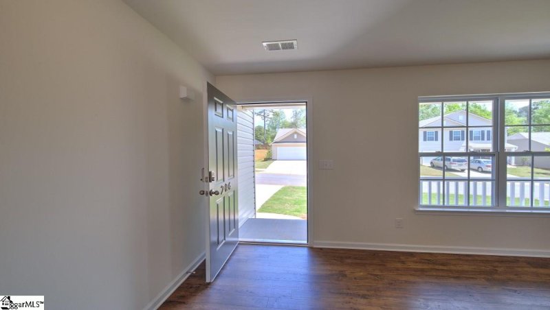 Property image 2 at 206 Willow Grove Way, Piedmont, SC 29673