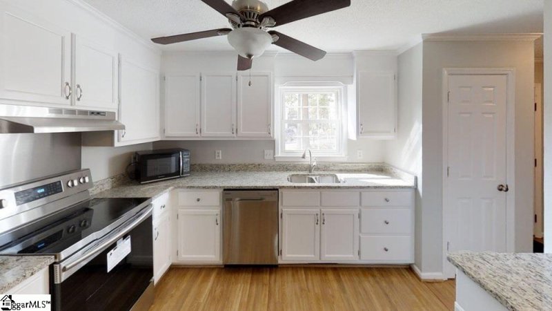 Property image 3 at 117 Village Court, Greer, SC 29651