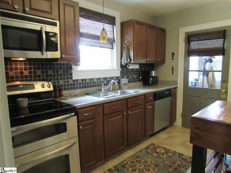 Property image 4 at 302 S B Street, Easley, SC 29640