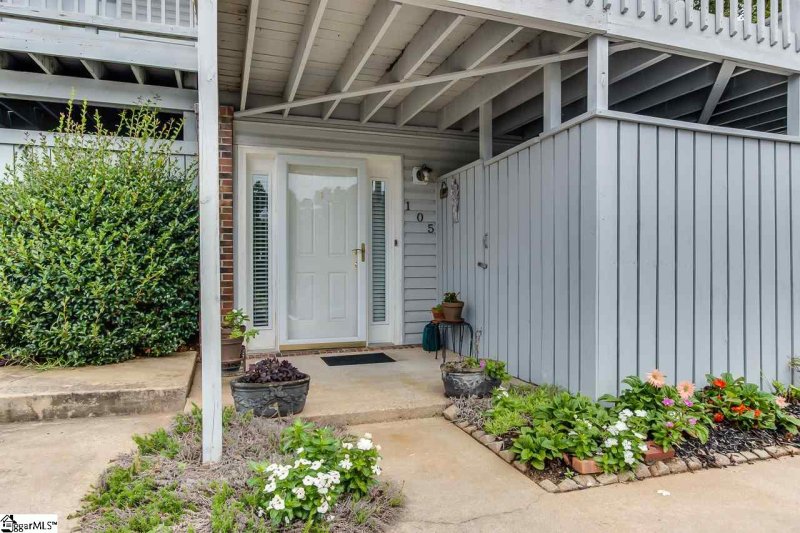 Property image 2 at 105 Genoa Court, Greenville, SC 29611