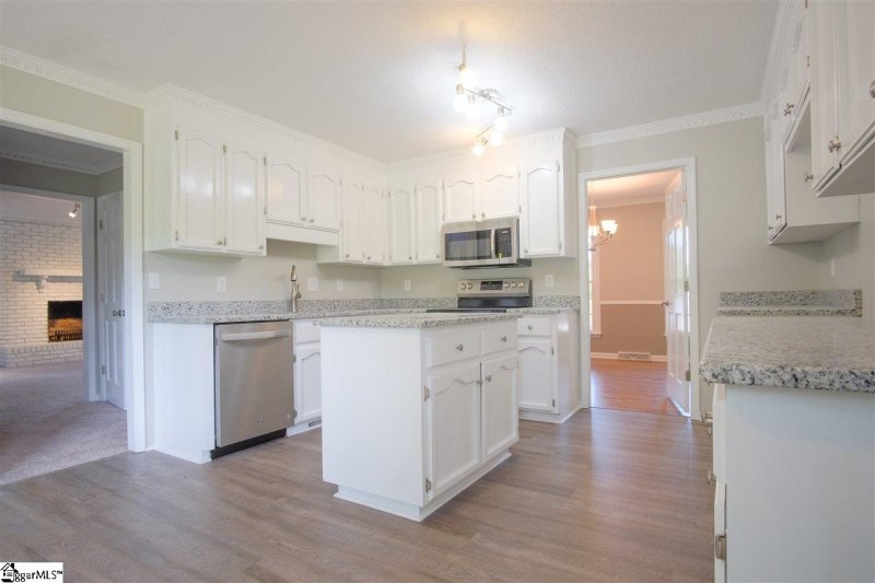 Property image 4 at 102 Devenridge Court, Greer, SC 29650