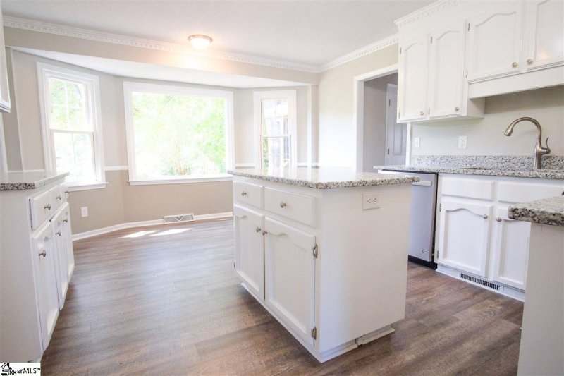 Property image 5 at 102 Devenridge Court, Greer, SC 29650