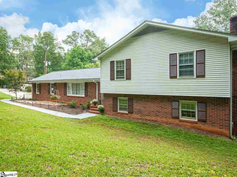 1 Edwards Mill Court