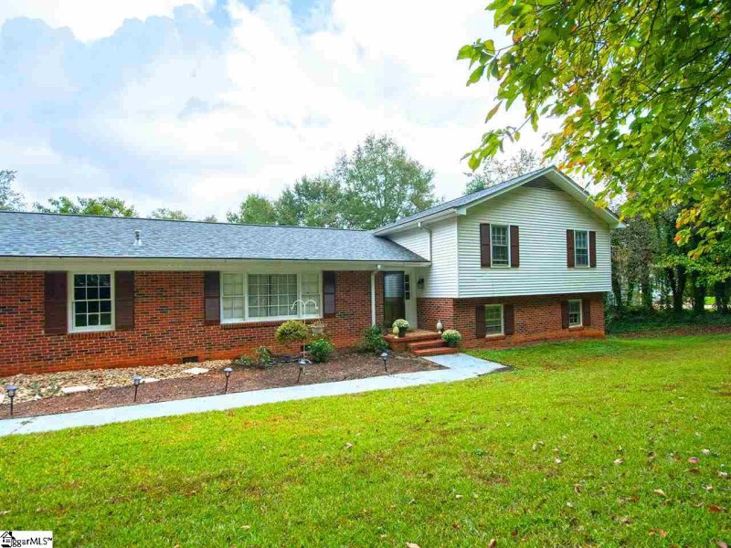 Property image 2 at 1 Edwards Mill Court, Taylors, SC 29687