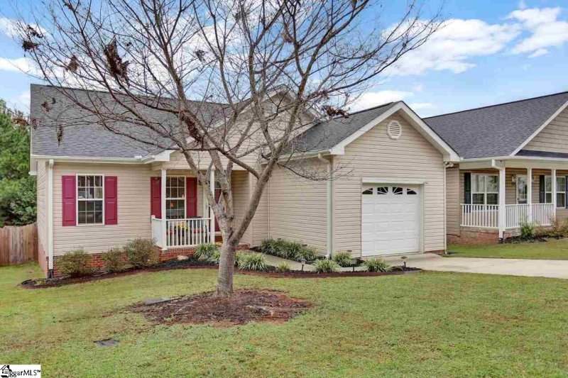 Property image 3 at 140 Cosmos Lane, Greer, SC 29651