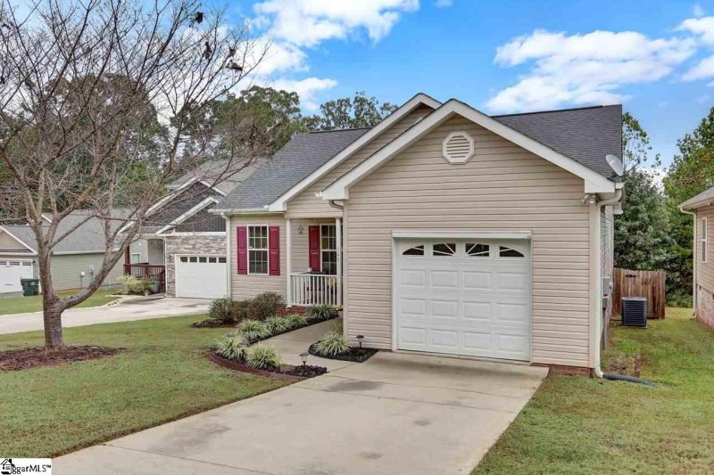 Property image 4 at 140 Cosmos Lane, Greer, SC 29651