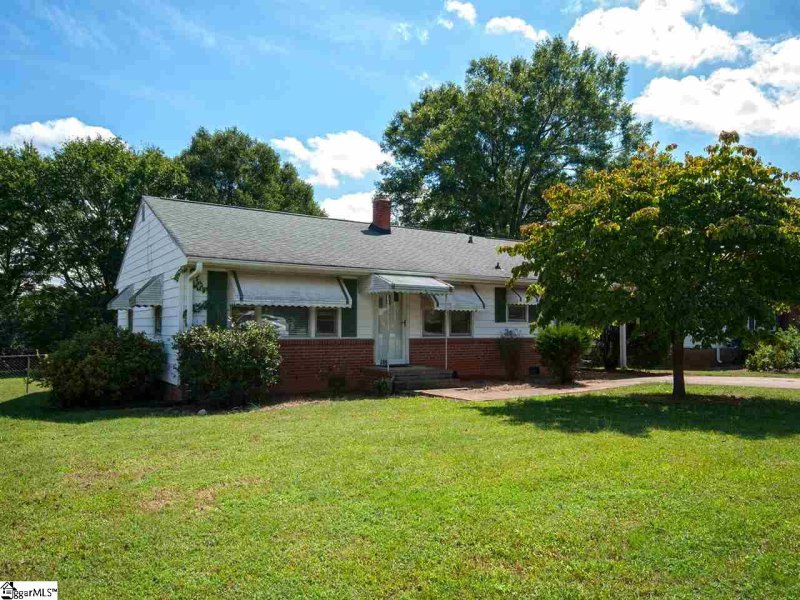 Property image 2 at 206 Courtney Circle, Greenville, SC 29617