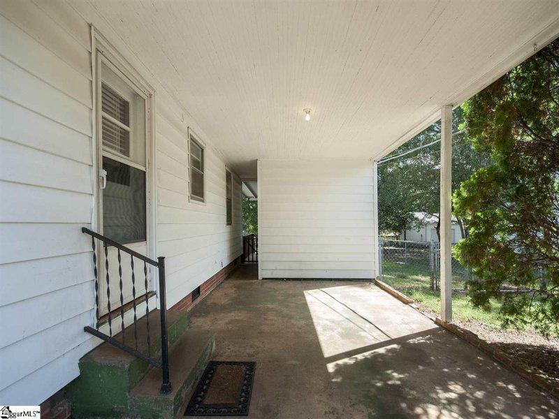 Property image 4 at 206 Courtney Circle, Greenville, SC 29617