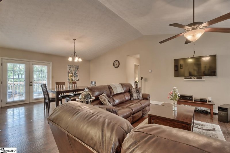 Property image 2 at 7 Stonehenge Court, Taylors, SC 29687