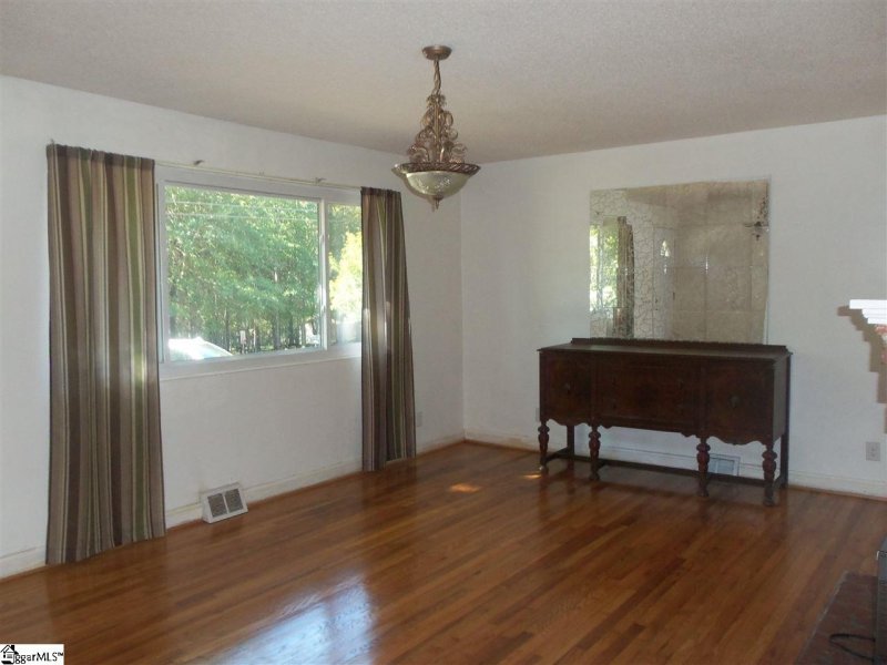 Property image 2 at 6 Midway Road, Greenville, SC 29605