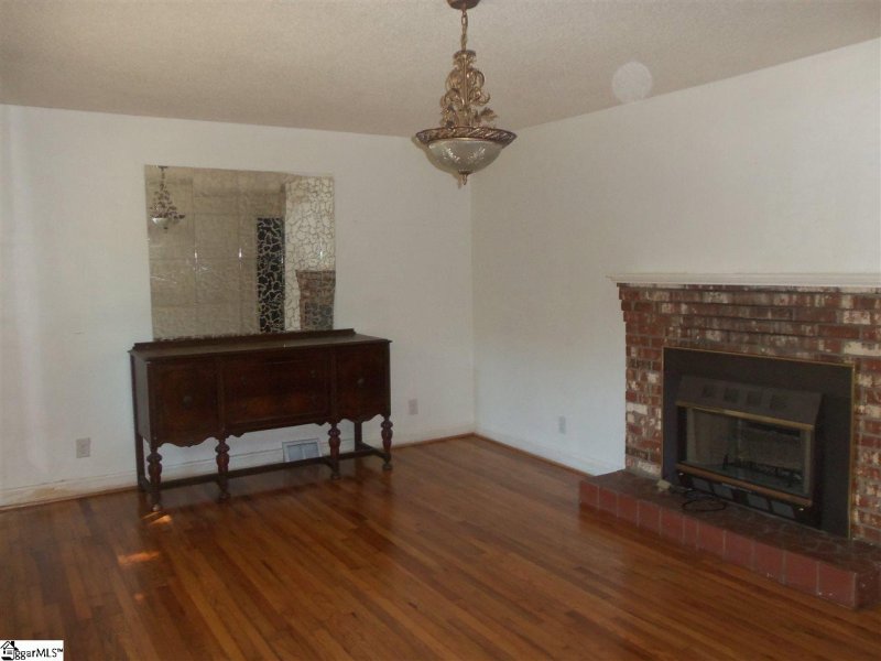 Property image 3 at 6 Midway Road, Greenville, SC 29605