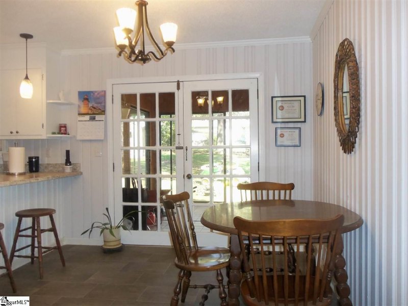 Property image 4 at 6 Midway Road, Greenville, SC 29605