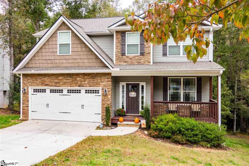 Property image 2 at 8 Old Oak Drive, Taylors, SC 29687