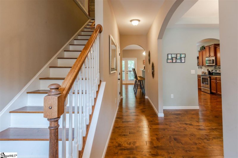 Property image 3 at 8 Old Oak Drive, Taylors, SC 29687