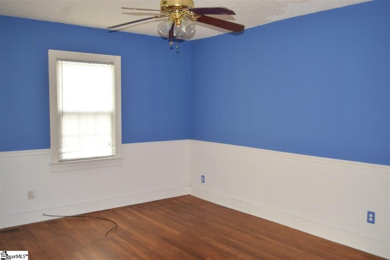 Property image 2 at 129 S Cleveland Park Drive, Spartanburg, SC 29303