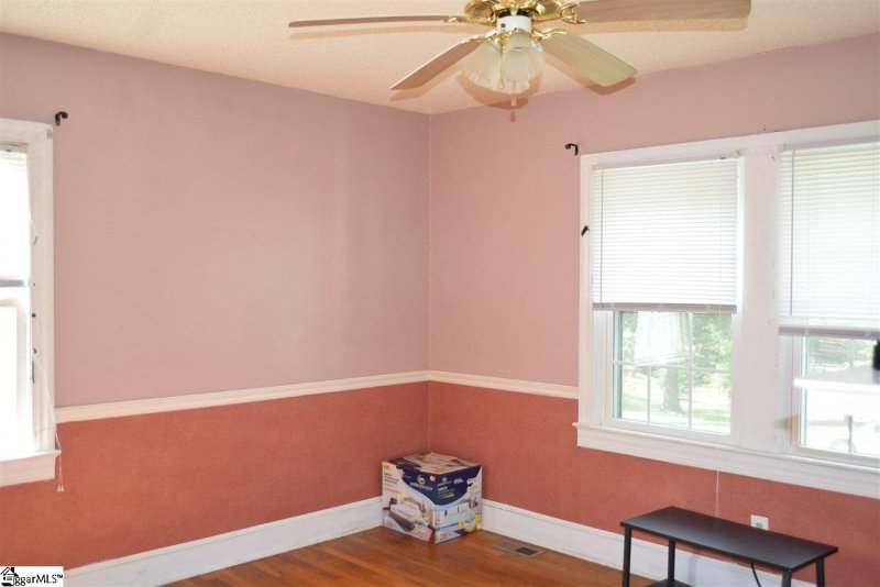 Property image 3 at 129 S Cleveland Park Drive, Spartanburg, SC 29303