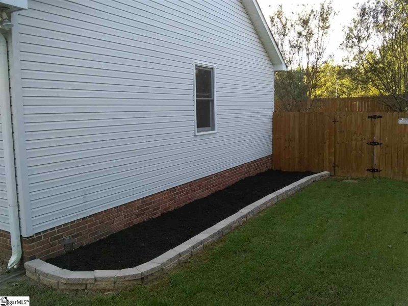 Property image 2 of 8 Hatteras Lane in Ambergate, Simpsonville, SC 29680