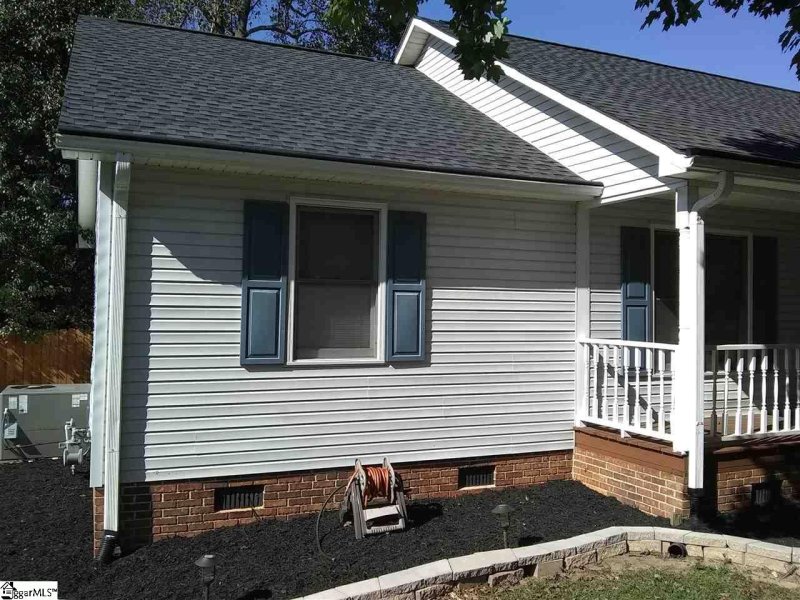 Property image 4 of 8 Hatteras Lane in Ambergate, Simpsonville, SC 29680