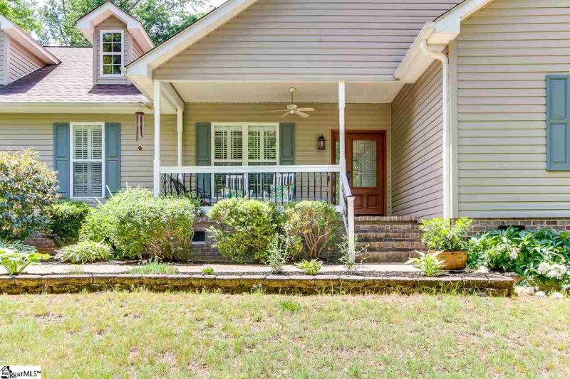 Property image 2 at 208 Cove Harbor Court, Taylors, SC 29687