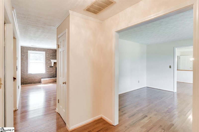 Property image 4 at 1021 Briarwood Drive, Easley, SC 29642