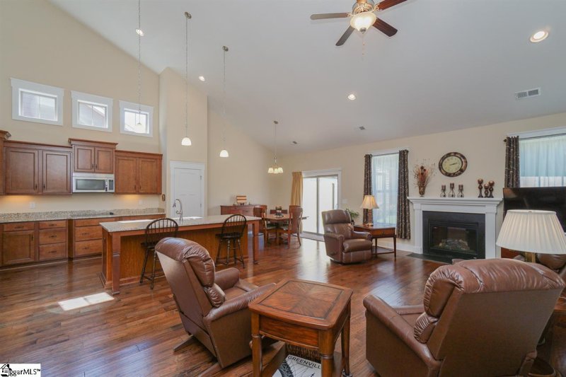 Property image 5 at 15 Rolling Creek Court, Taylors, SC 29687
