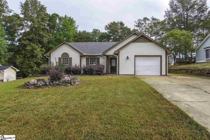 Property image 2 at 9 Chinaberry Lane, Simpsonville, SC 29680