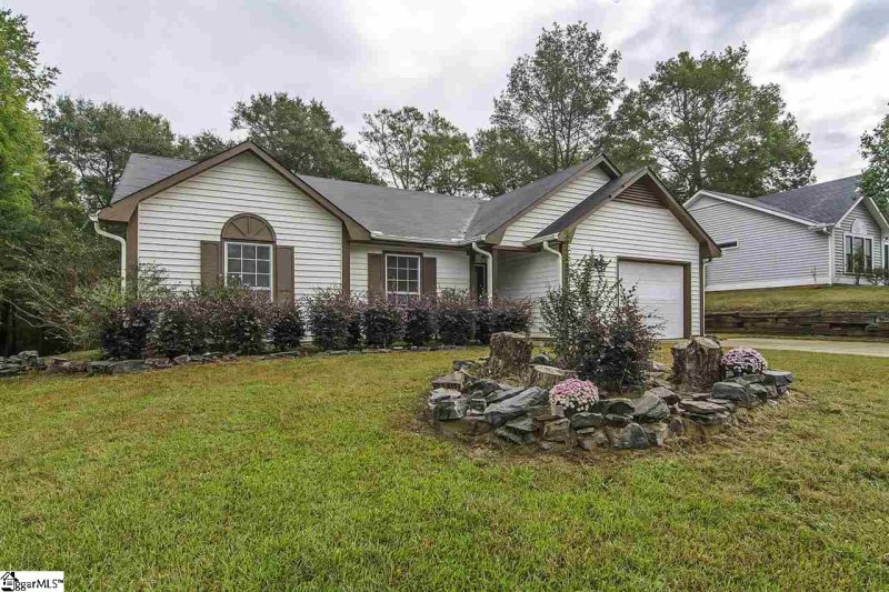 Property image 3 at 9 Chinaberry Lane, Simpsonville, SC 29680