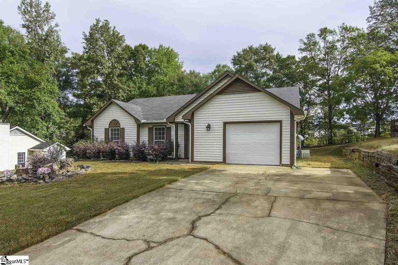 Property image 4 at 9 Chinaberry Lane, Simpsonville, SC 29680