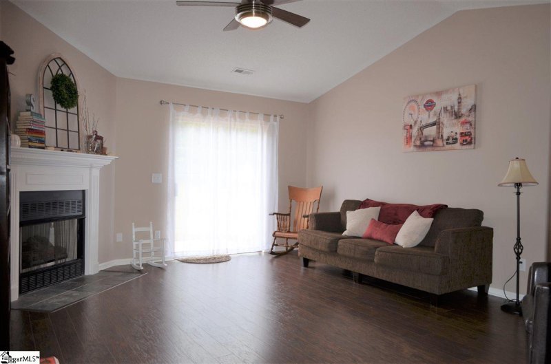 Property image 4 at 8 Michell Drive, Taylors, SC 29687